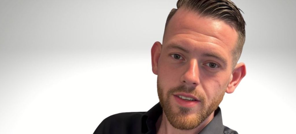 Rick-de-Jong-zingende-buschauffeur